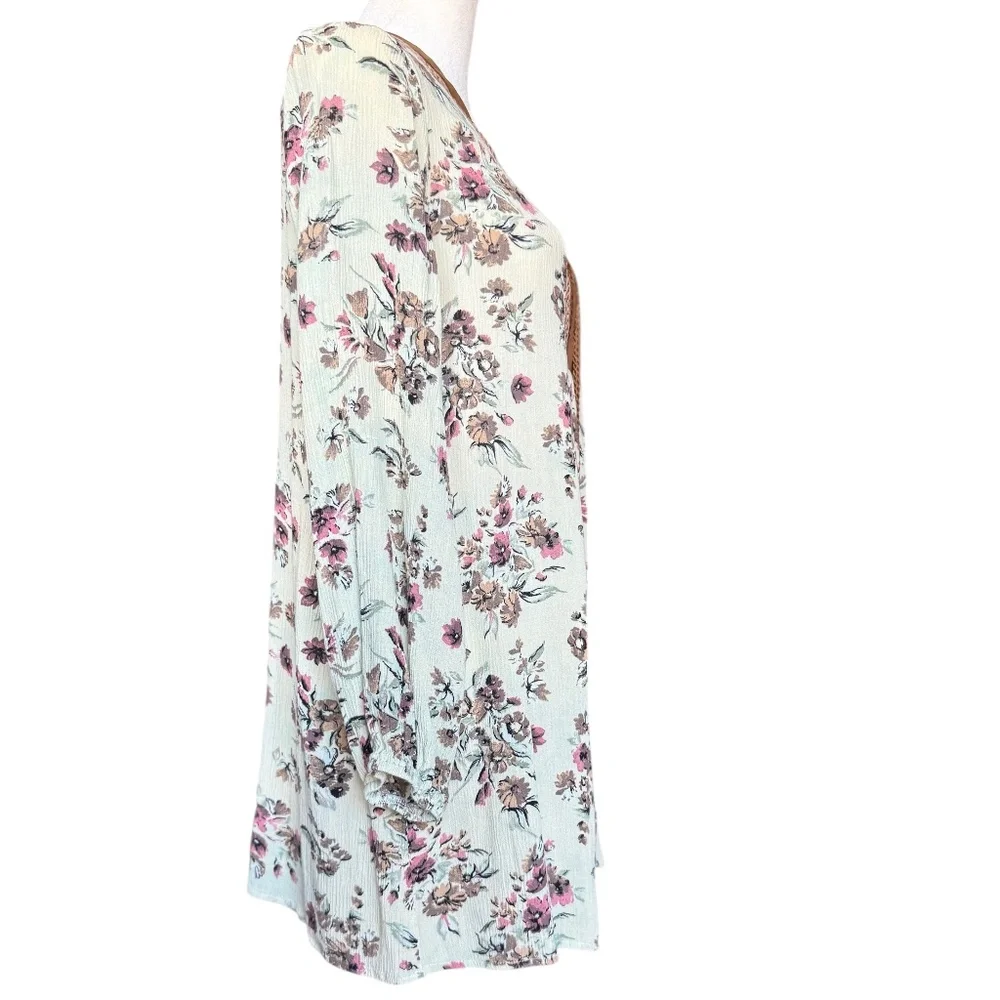Flying Tomato  Lace Up Floral Tunic Sz M‎